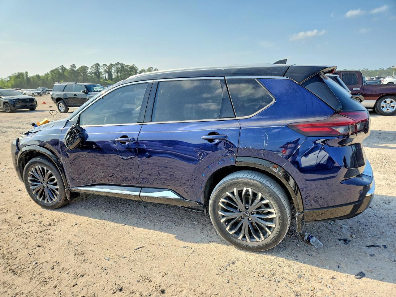 2024 Nissan Rogue Platinum - Фото 2