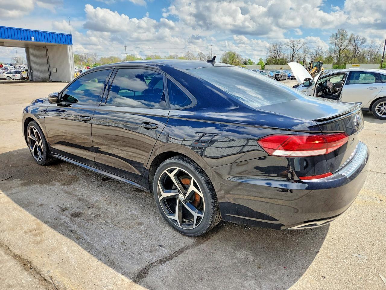 2021 Volkswagen Passat R-Line - Image 2