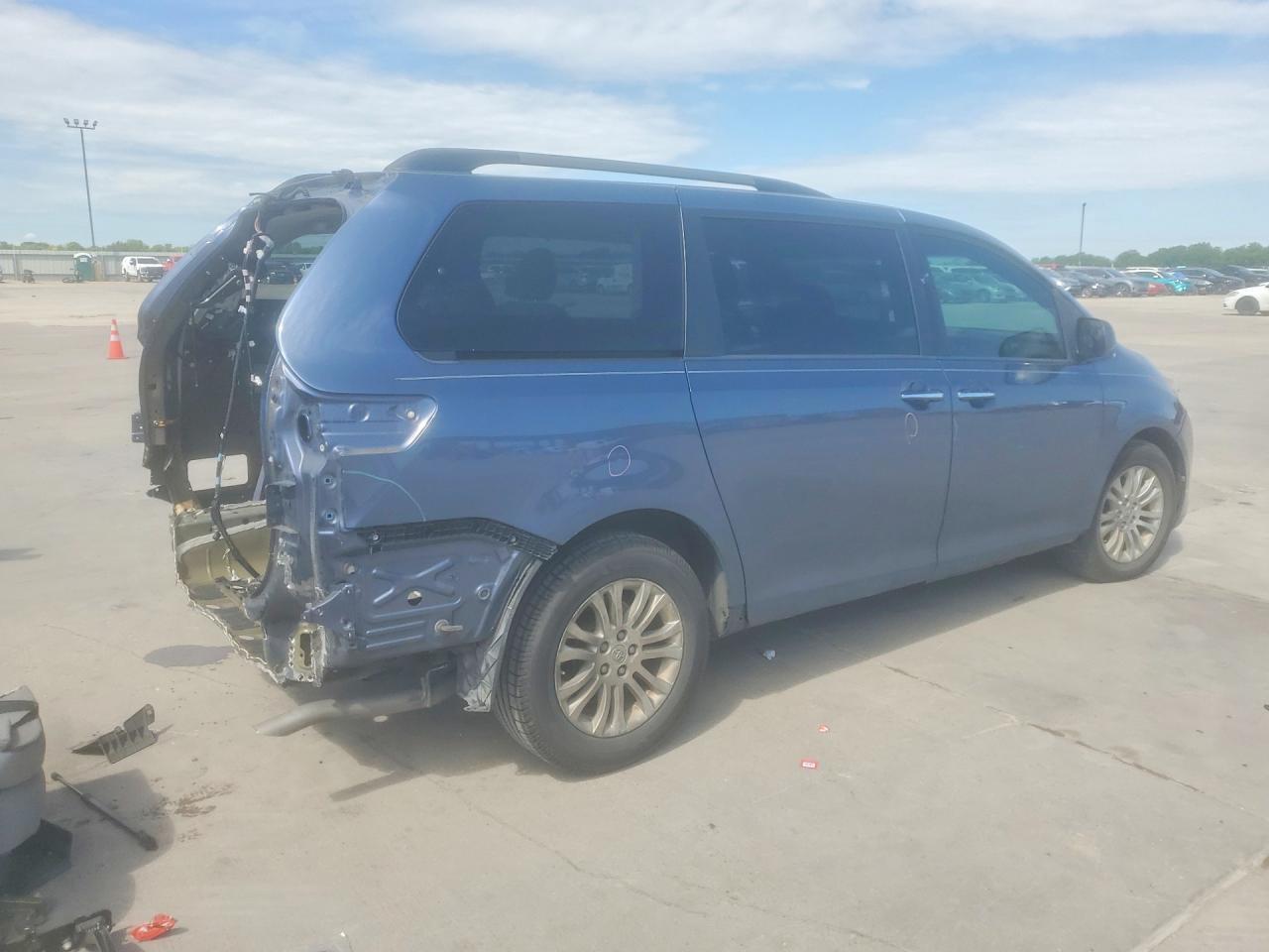 2016 Toyota Sienna Xle 8-Passenger - Фото 3