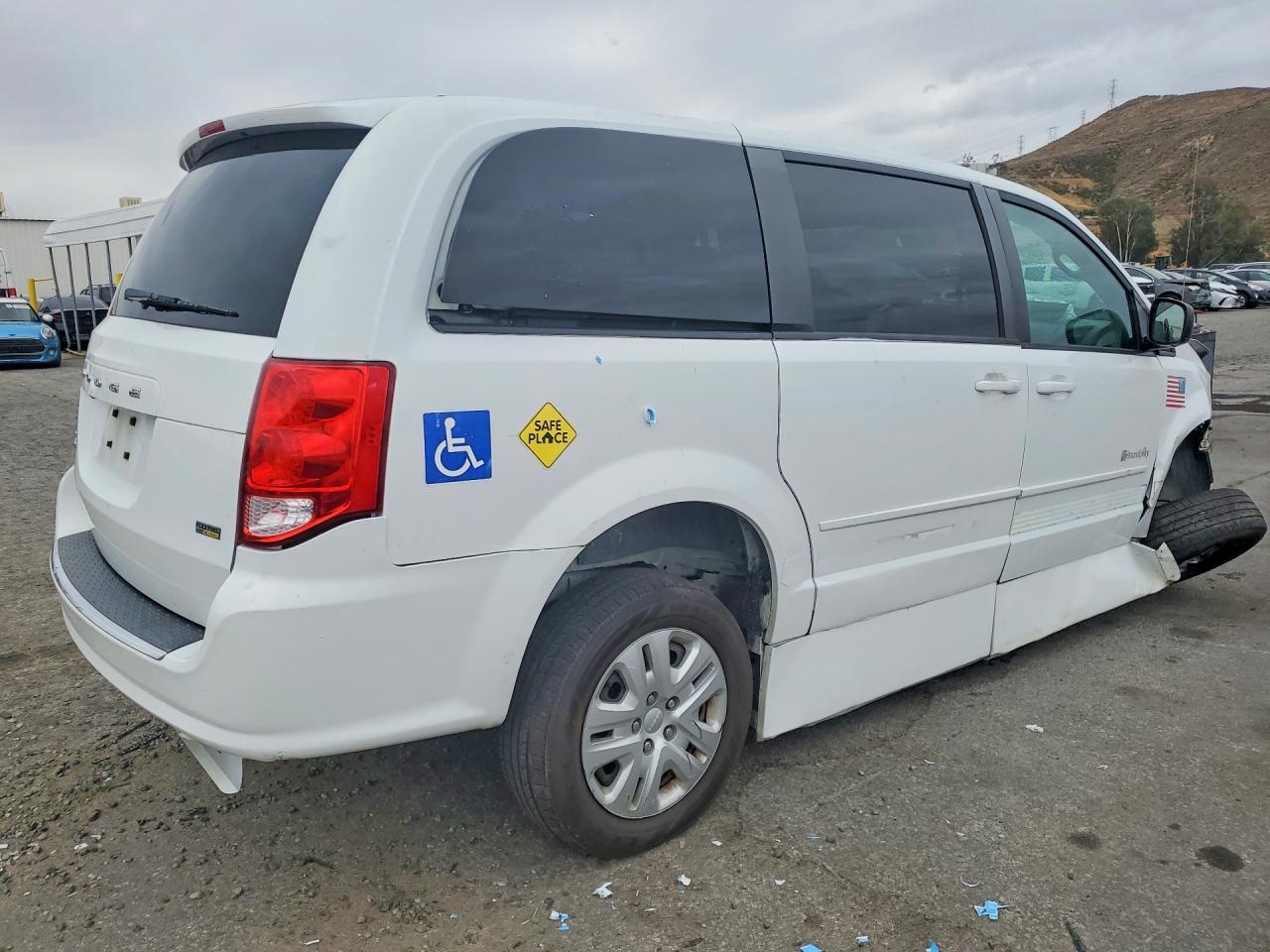 2017 Dodge Grand Caravan Se - Фото 3