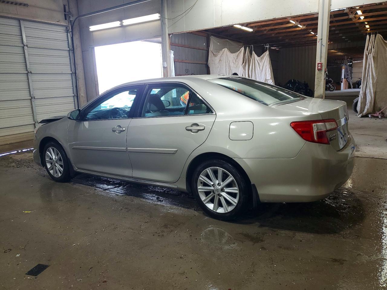 2014 Toyota Camry Xle - Image 2