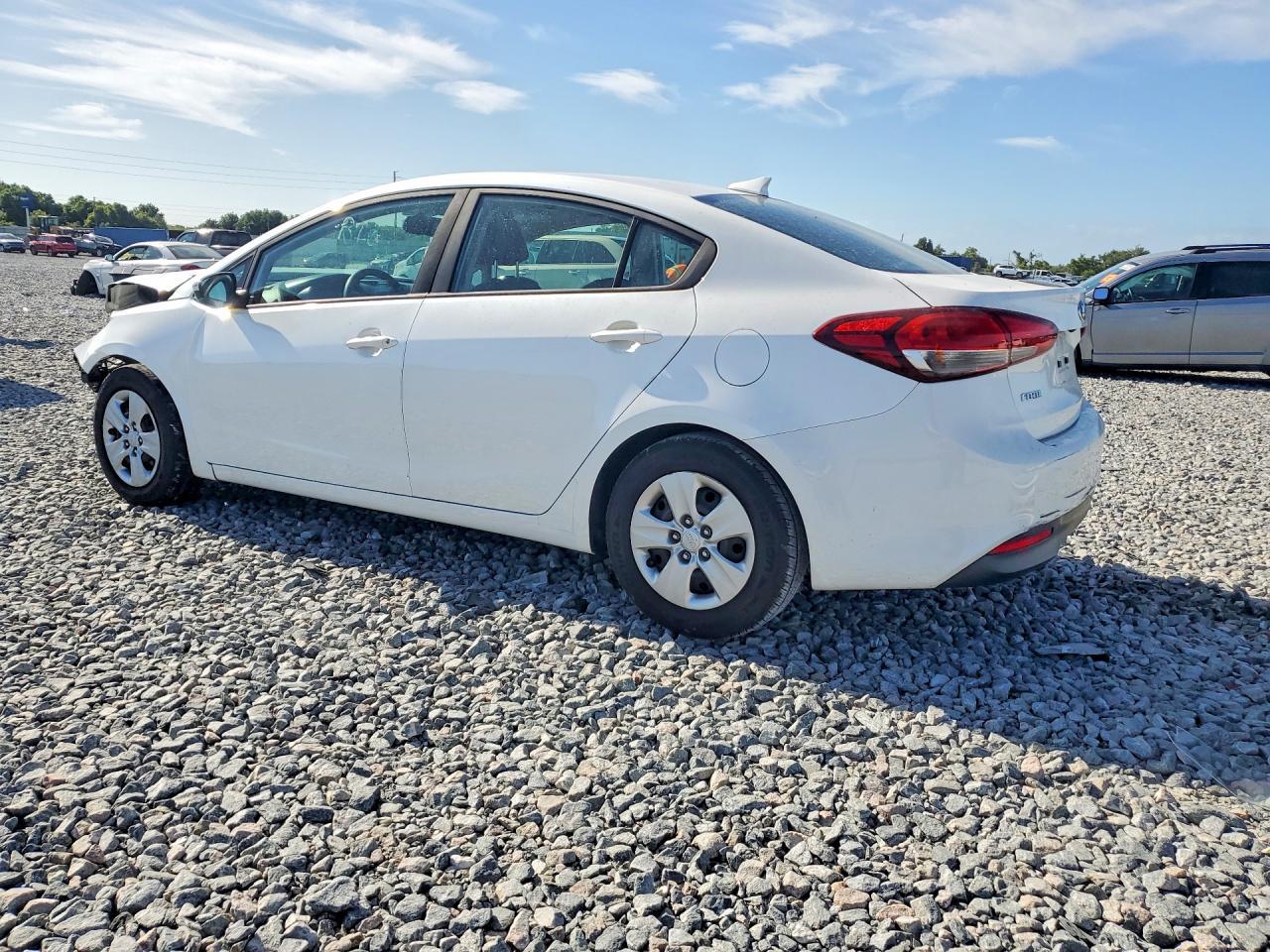 2018 Kia Forte Lxs - Фото 2