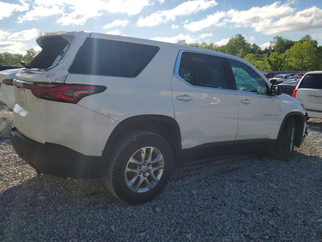 2022 Chevrolet Traverse Ls - Фото 3