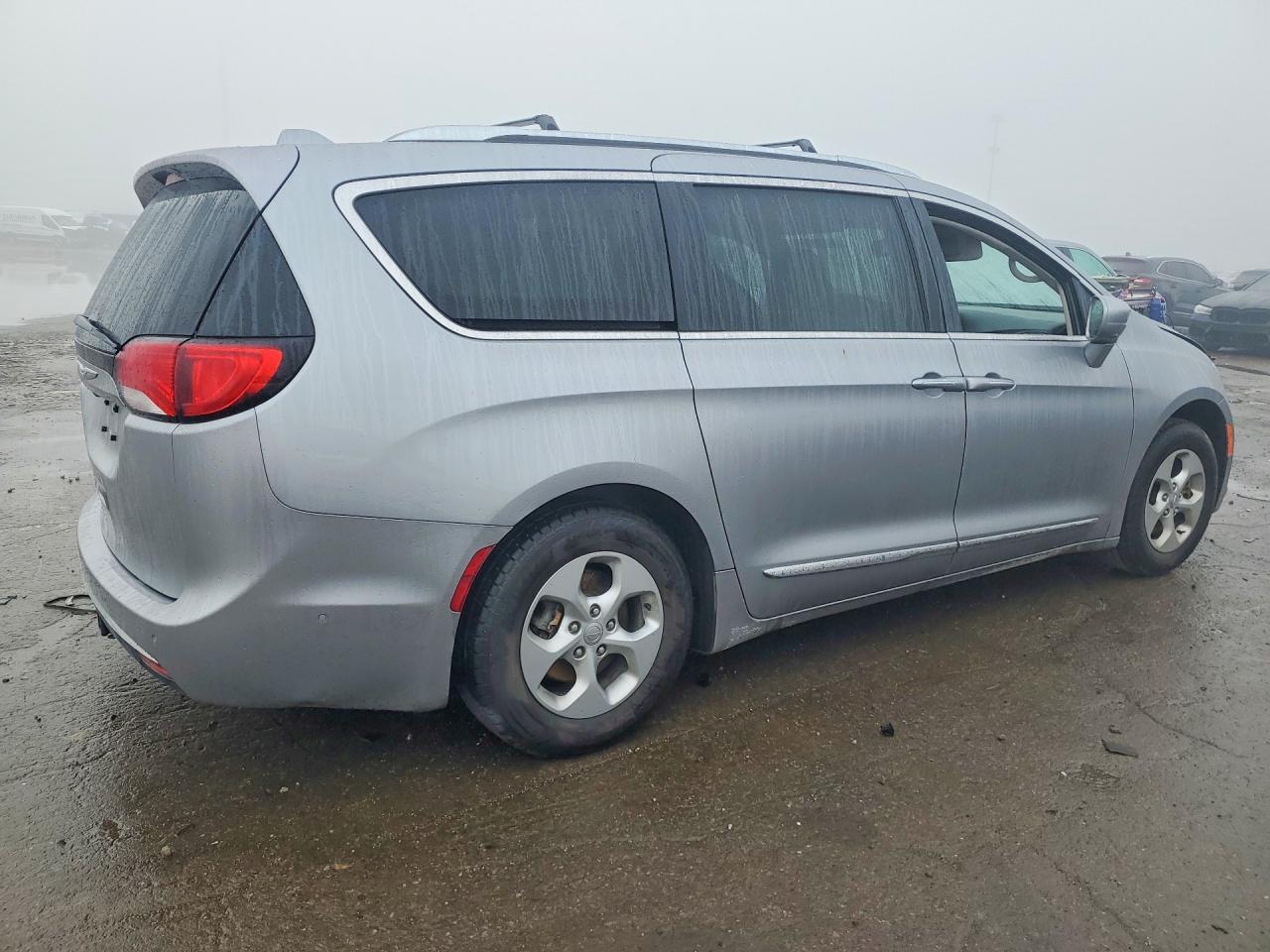 2017 Chrysler Pacifica Touring L Plus - Image 3