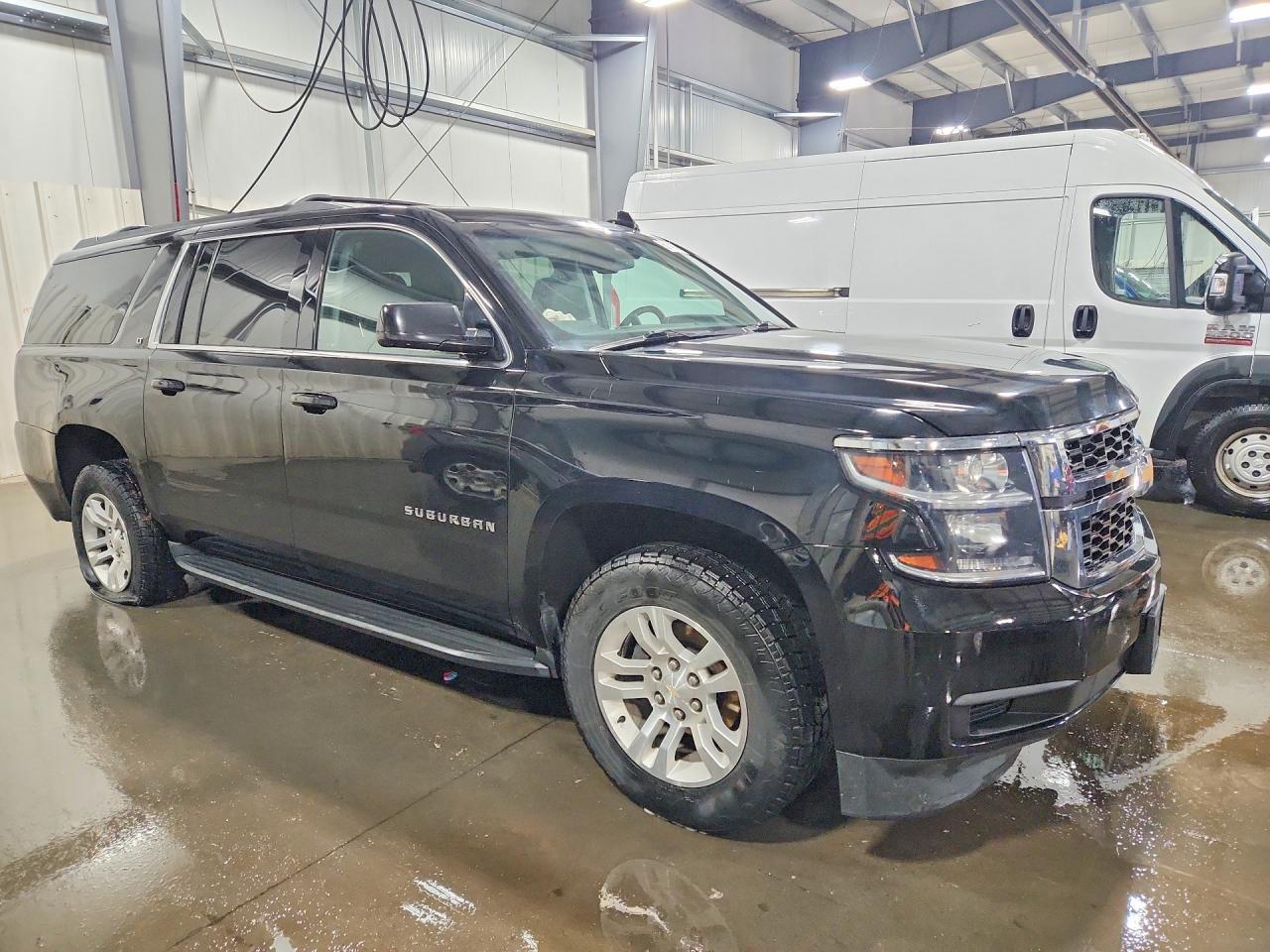 2017 Chevrolet Suburban K1500 Lt - Image 4