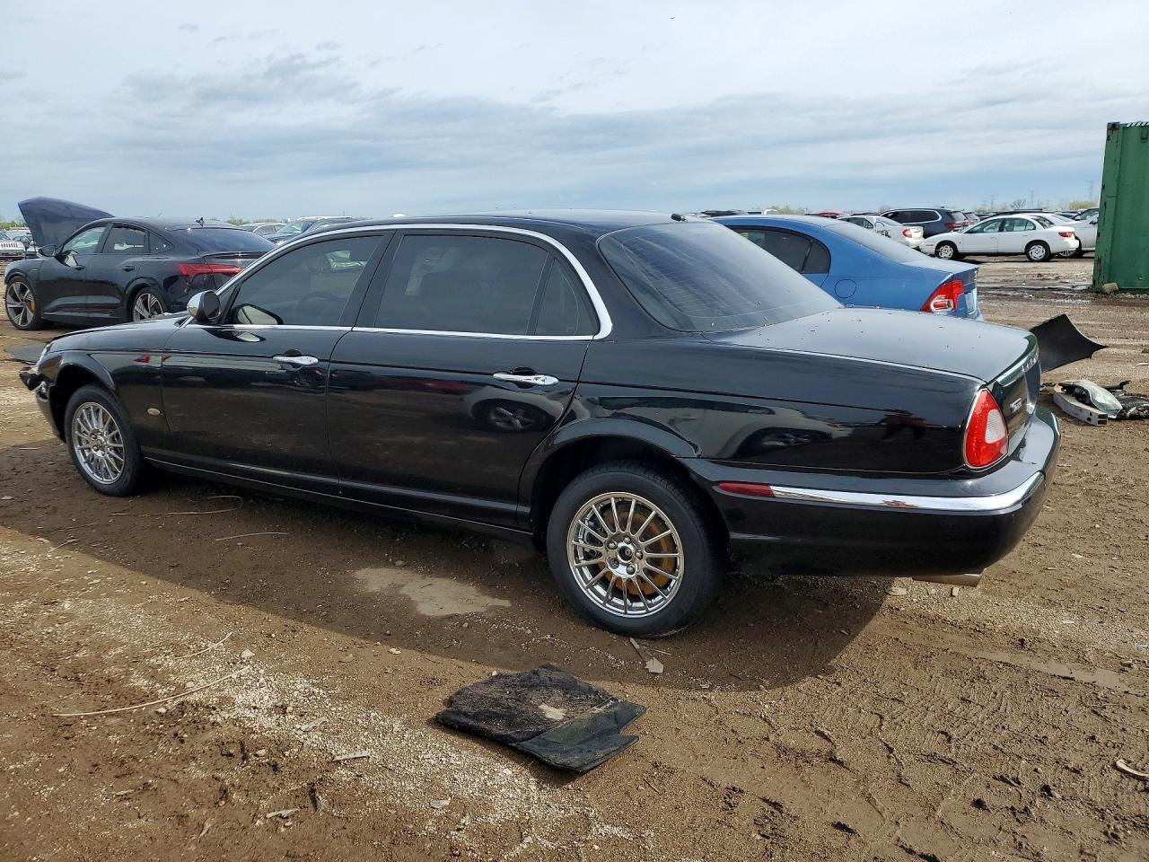 2006 Jaguar Vandenplas - Image 2