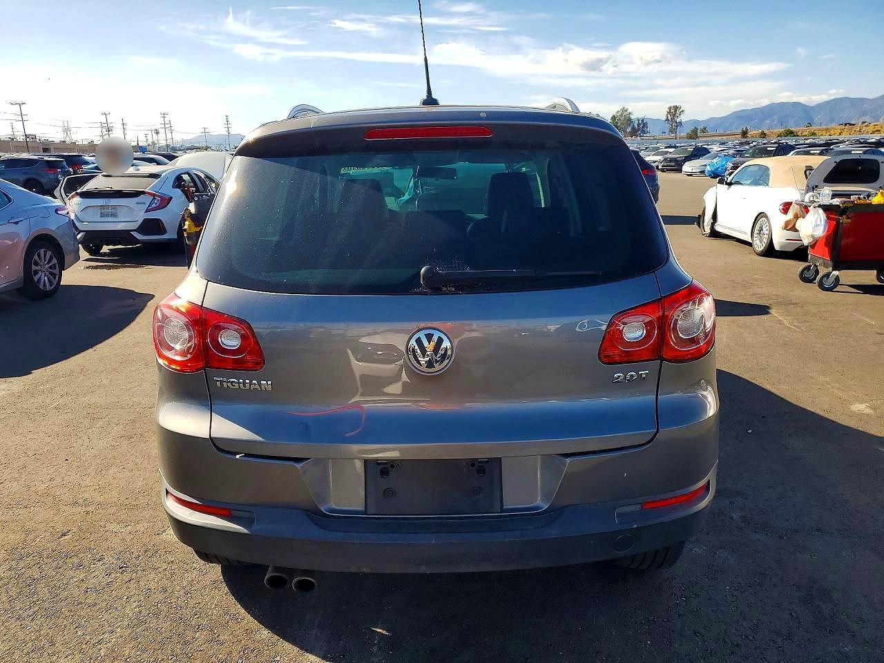 2011 Volkswagen Tiguan S - Image 6