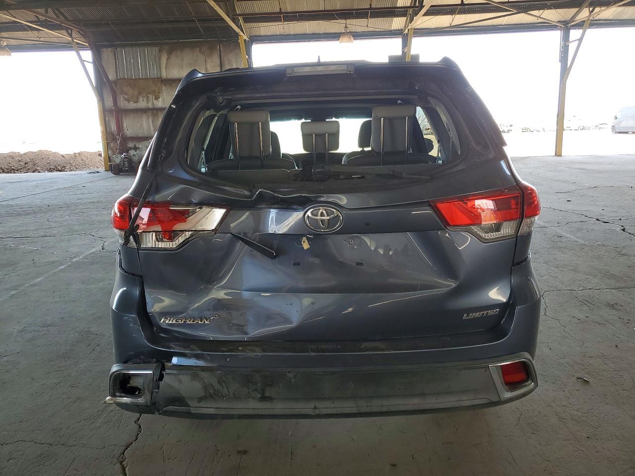 2018 Toyota Highlander Limited - Image 6