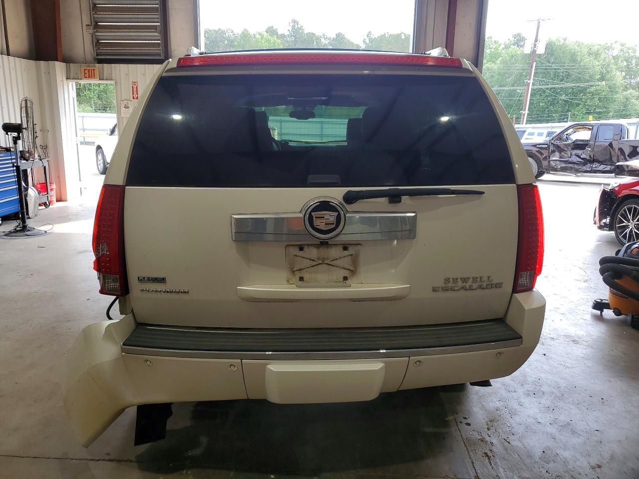 2012 Cadillac Escalade Platinum - Image 6