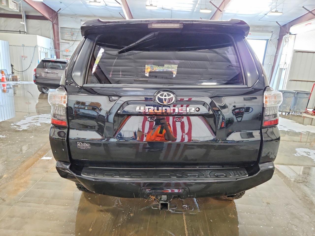 2018 Toyota 4Runner Sr5 - Image 6
