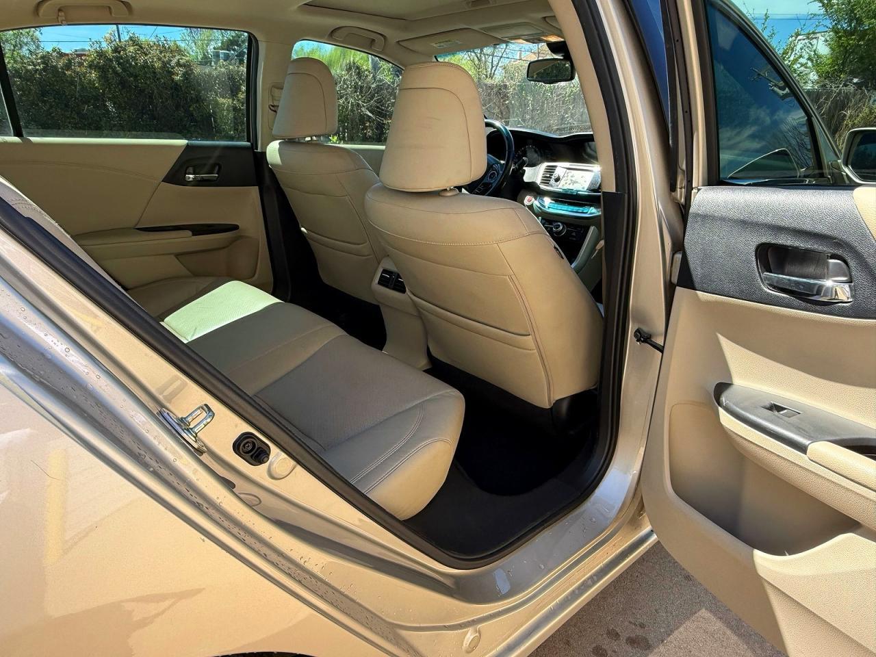 2015 Honda Accord Touring Hybrid - Image 6