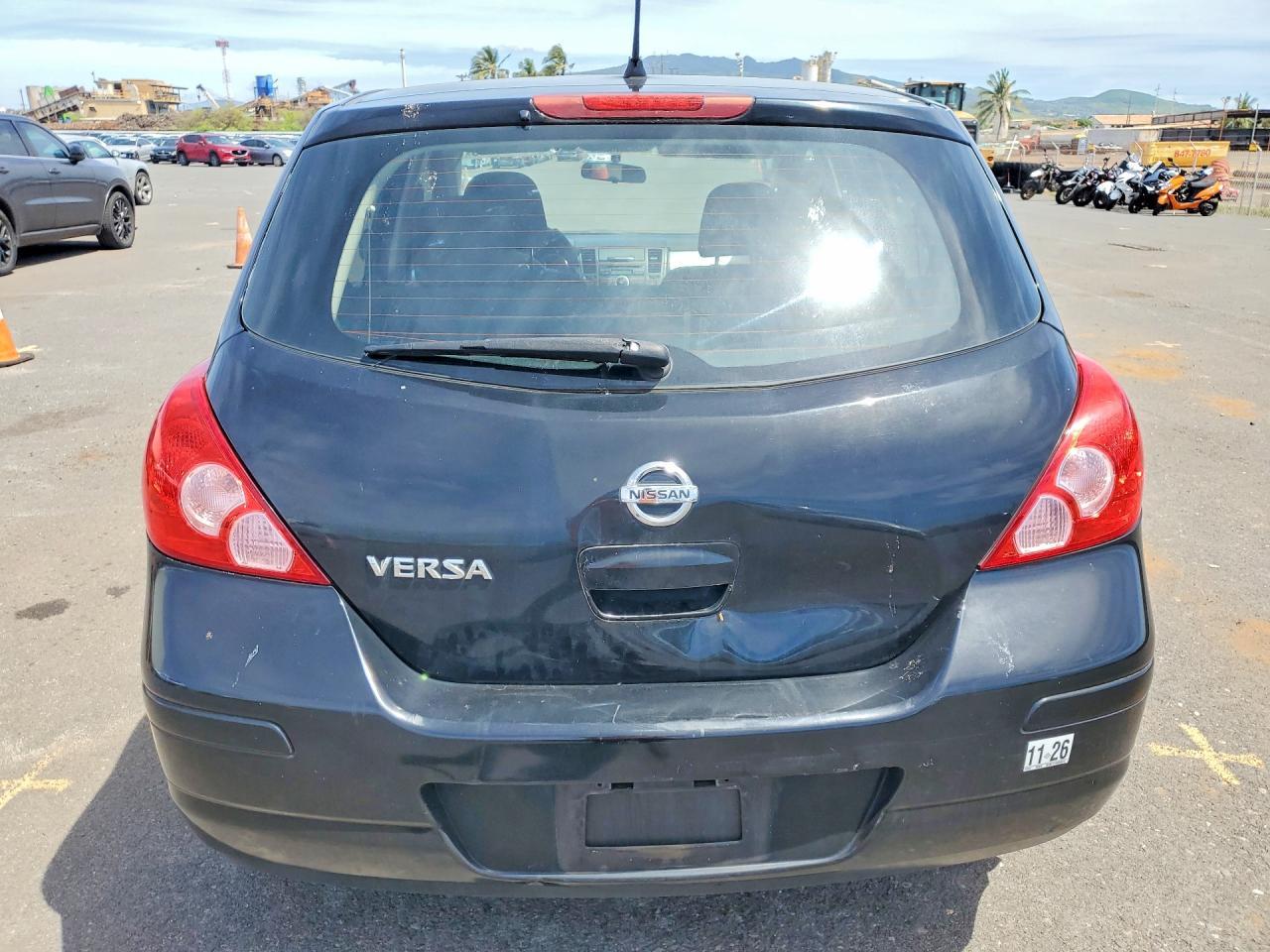 2012 Nissan Versa 1.8 S - Image 6