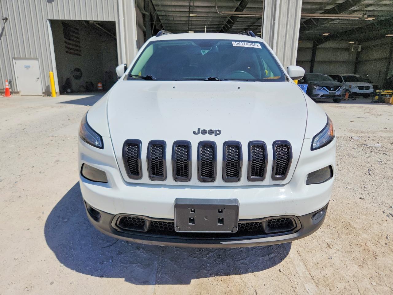 2016 Jeep Cherokee Latitude - Image 5