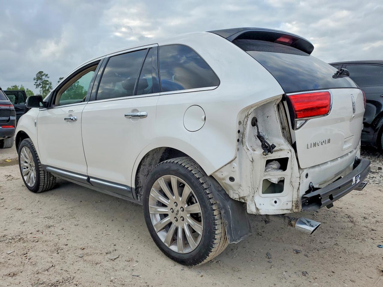 2015 Lincoln Mkx - Image 2
