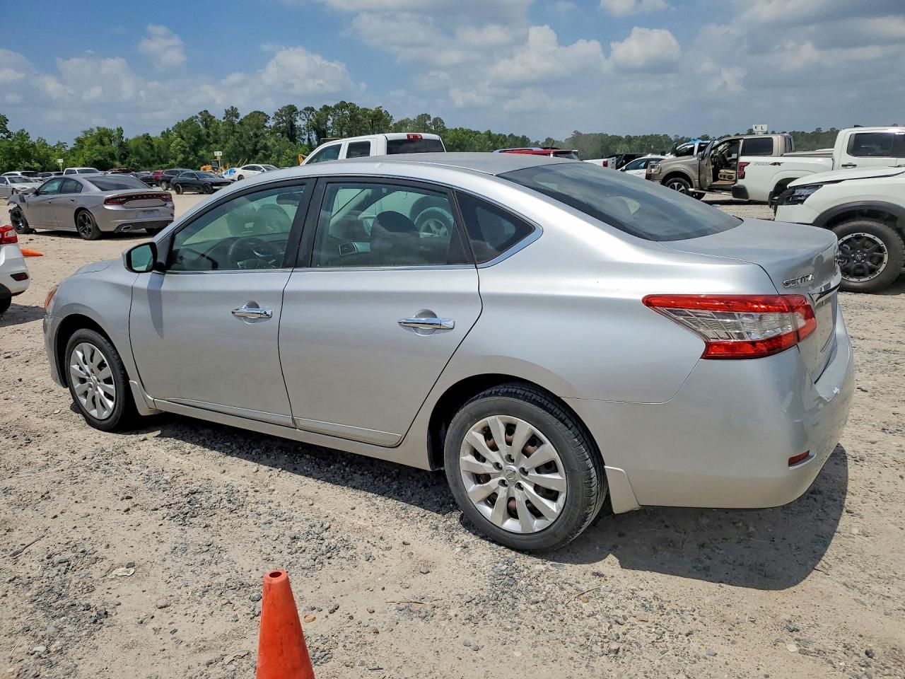2015 Nissan Sentra S - Фото 2