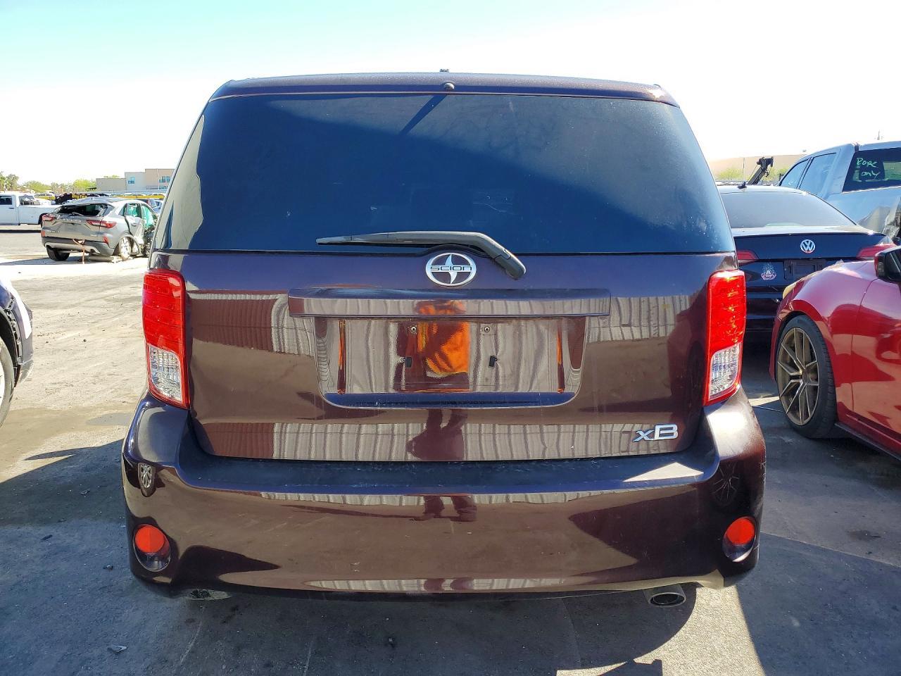 2011 Scion Xb Base - Фото 6