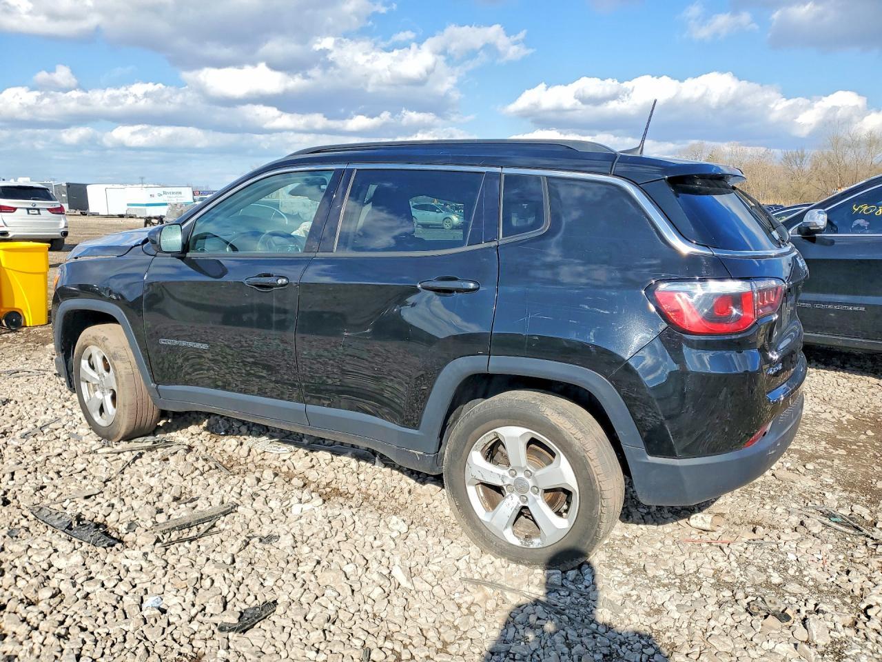 2018 Jeep Compass Latitude - Image 2