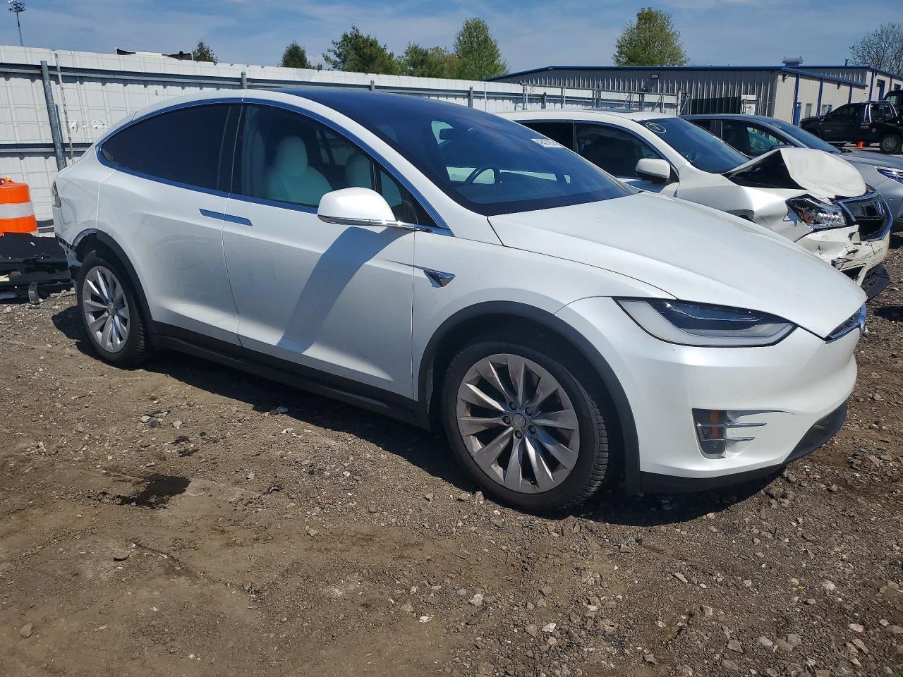 2020 Tesla Model X - Фото 4