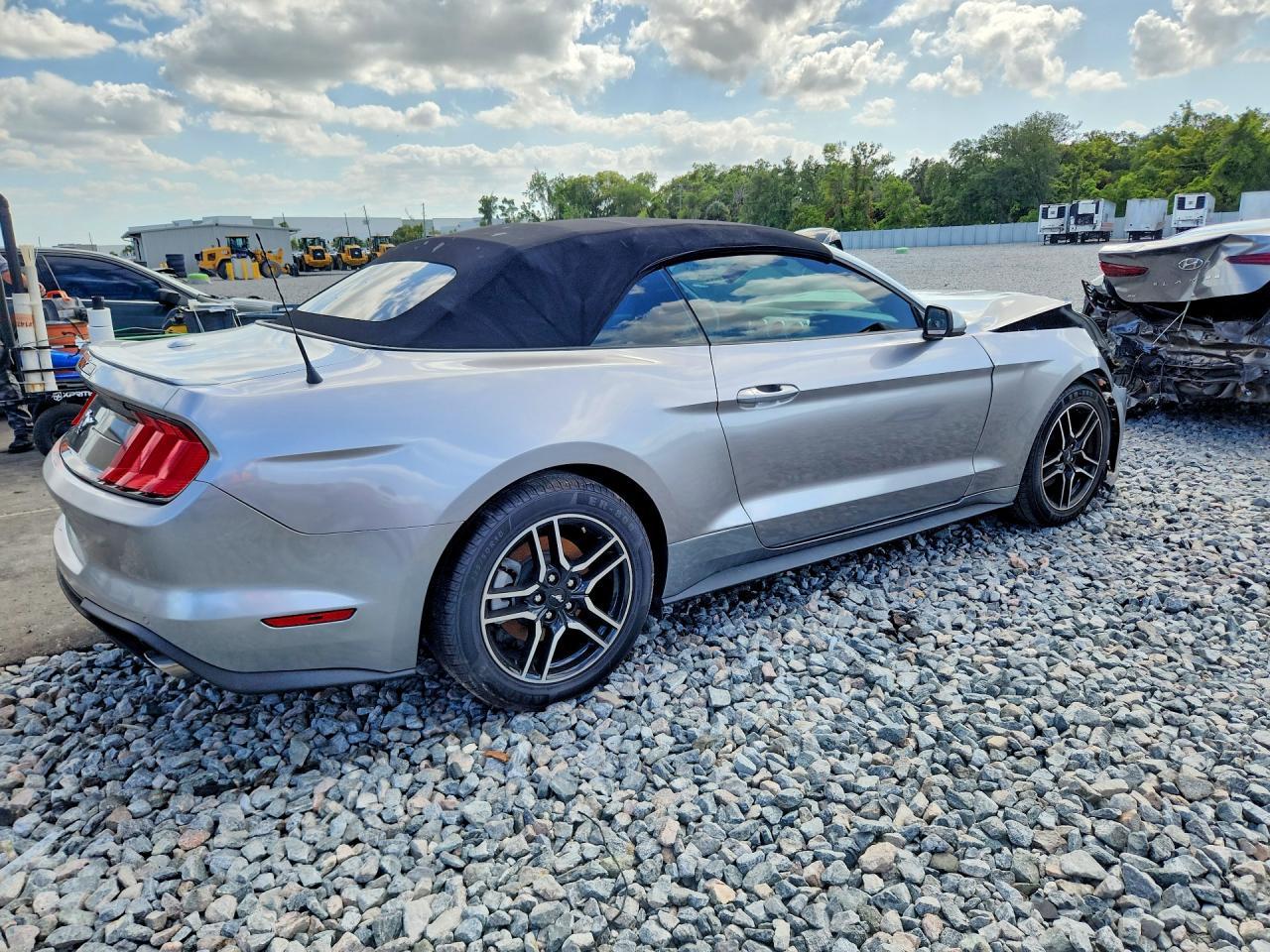 2023 Ford Mustang - Фото 3