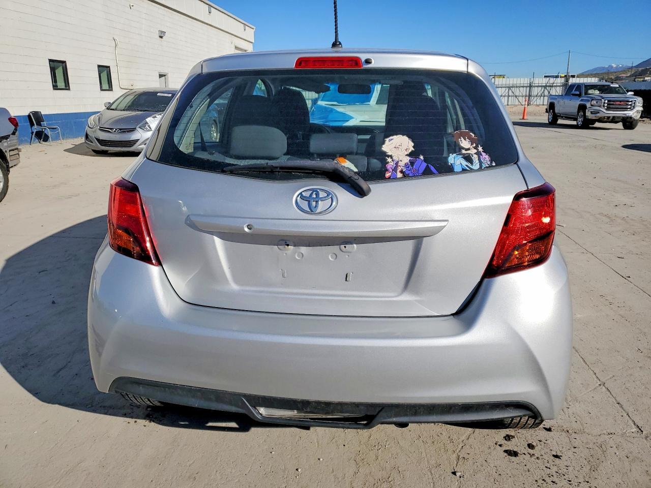 2015 Toyota Yaris 5-Door L - Фото 6