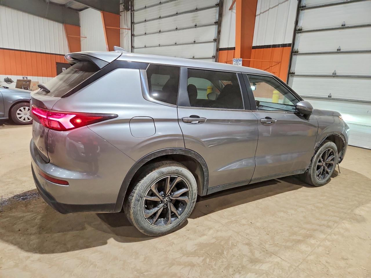 2024 Mitsubishi Outlander Es - Image 3