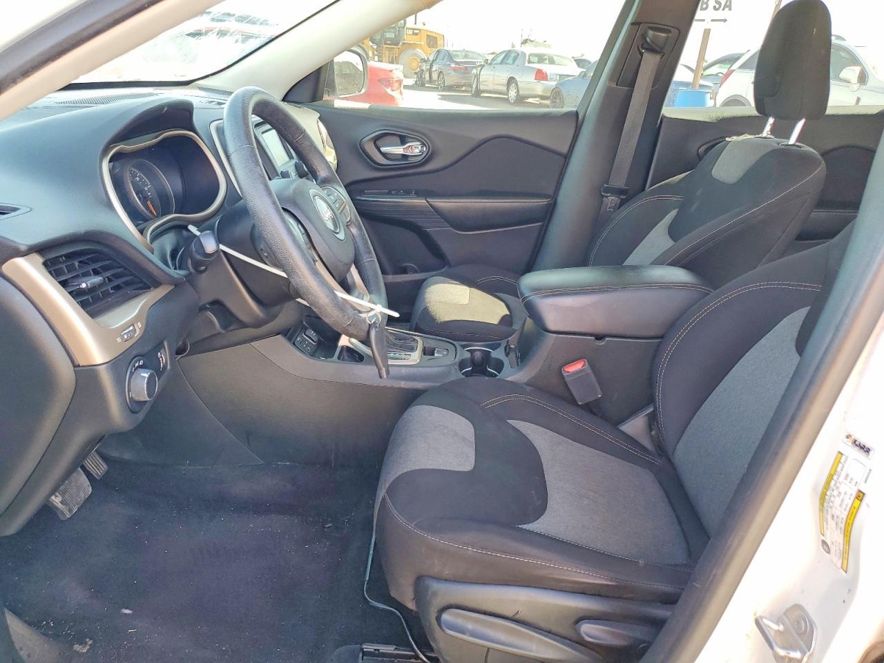 2016 Jeep Cherokee Sport - Image 7