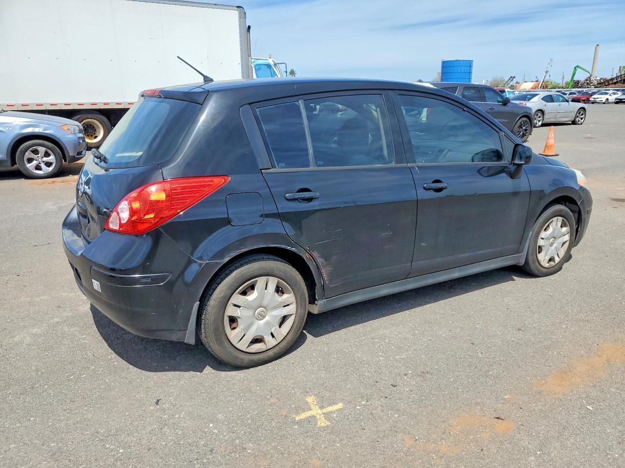 2012 Nissan Versa 1.8 S - Image 3