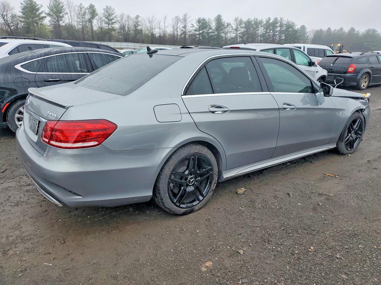 2014 Mercedes-Benz E 550 4Matic - Image 3
