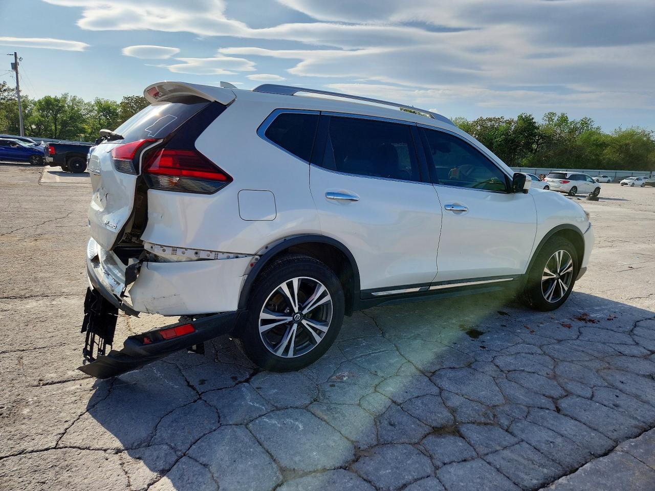 2017 Nissan Rogue - Фото 3