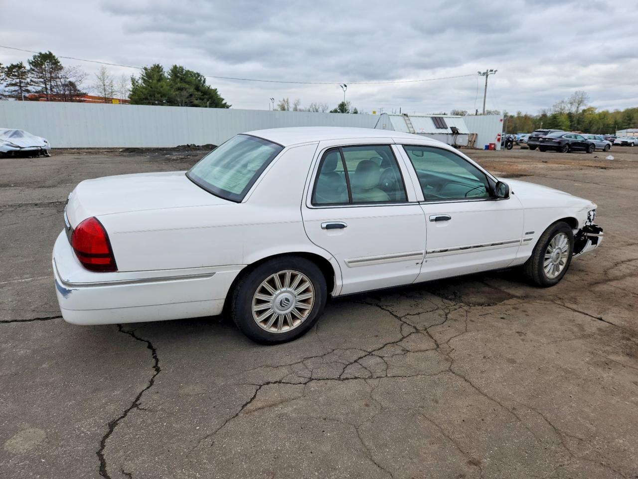 2009 Mercury Grand Marquis Ls - Image 3