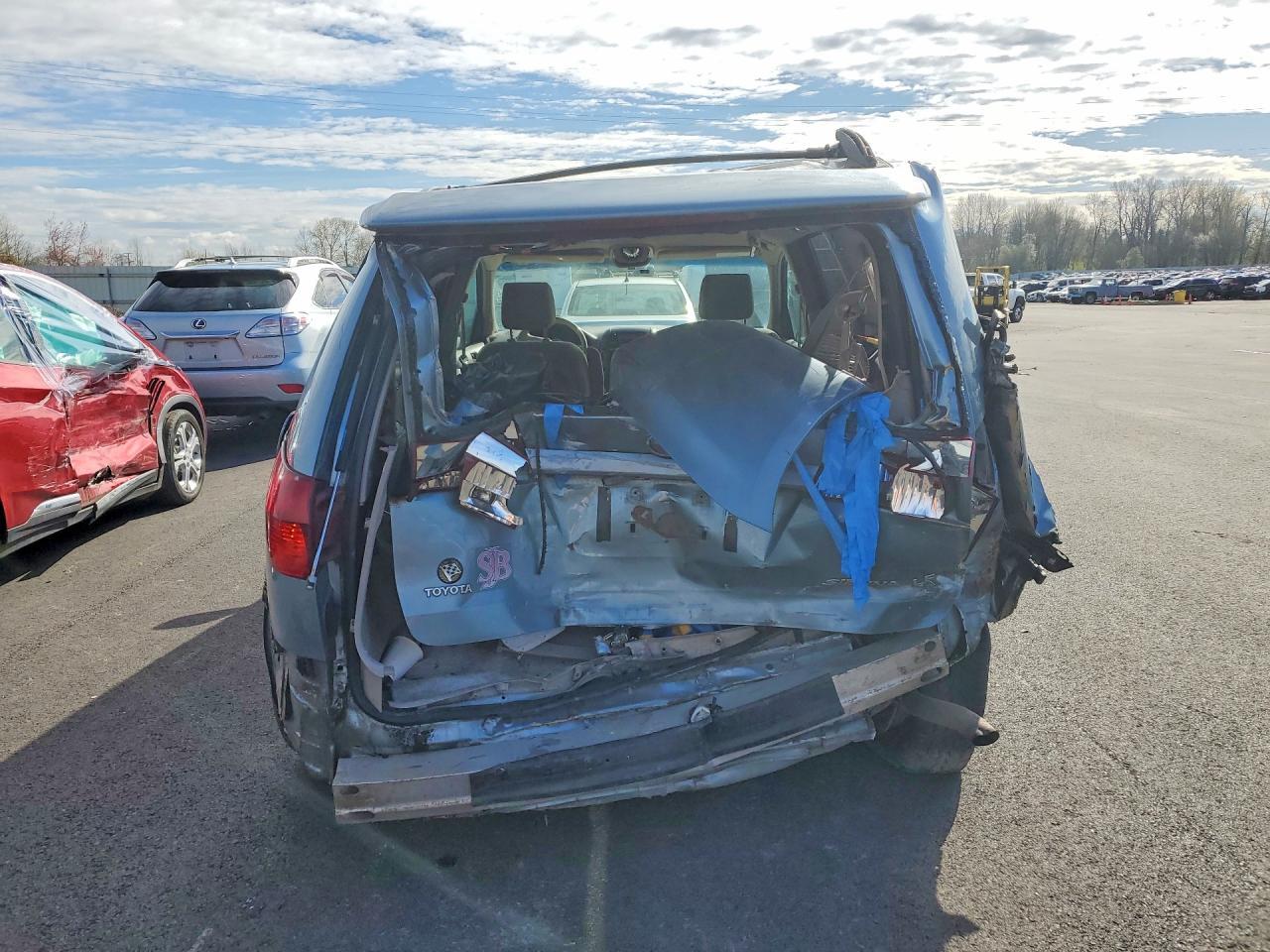 2004 Toyota Sienna Le 7 Passenger - Image 6