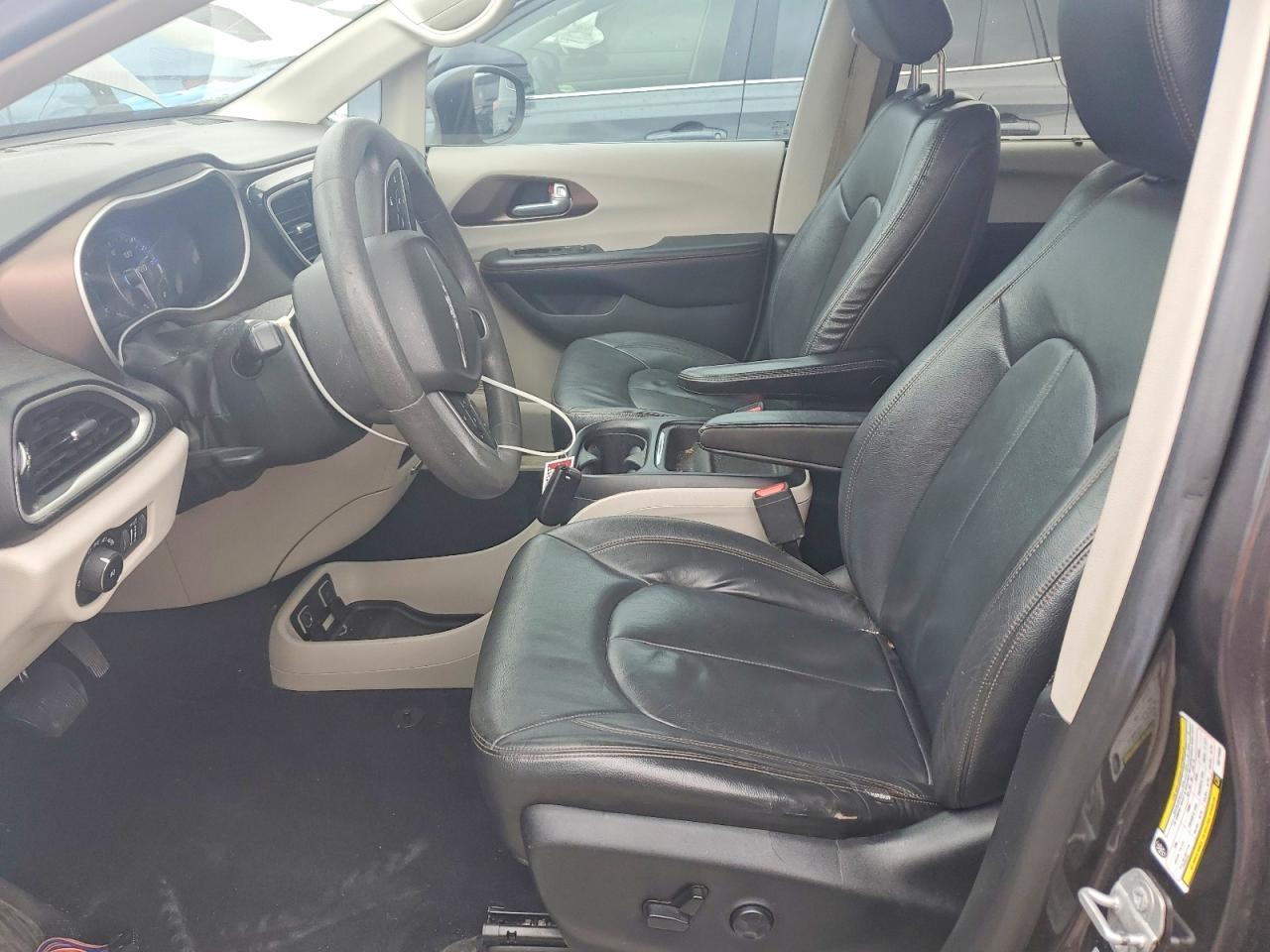 2017 Chrysler Pacifica Touring - Image 7