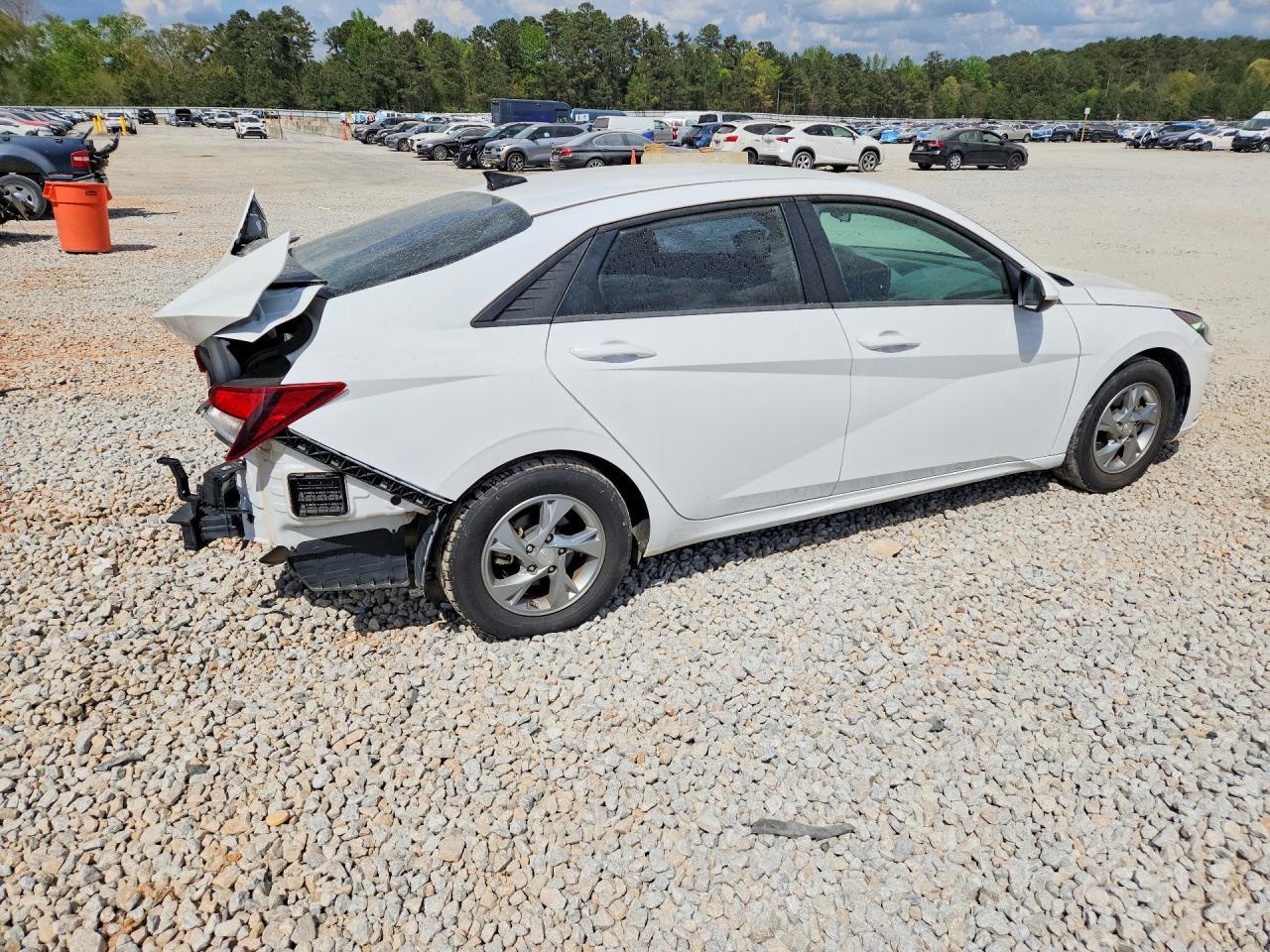 2023 Hyundai Elantra Se - Фото 3