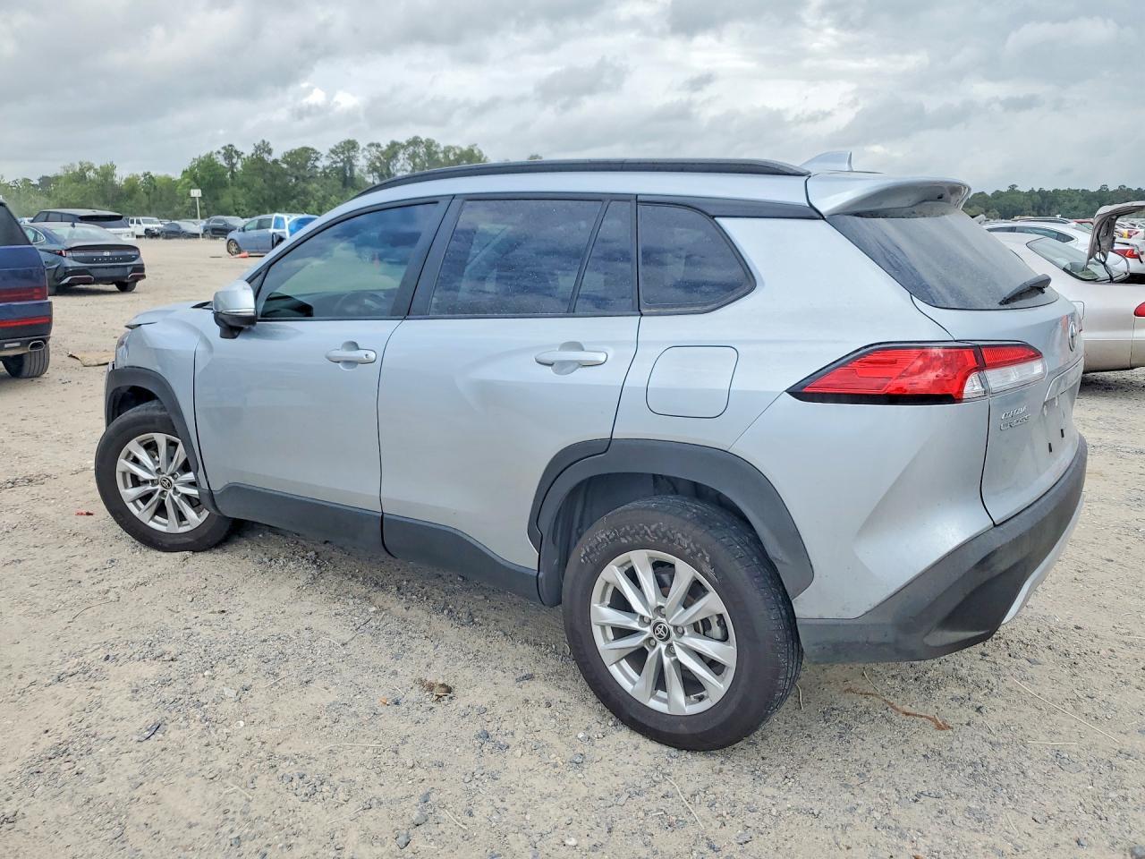 2023 Toyota Corolla Cross Le - Фото 2