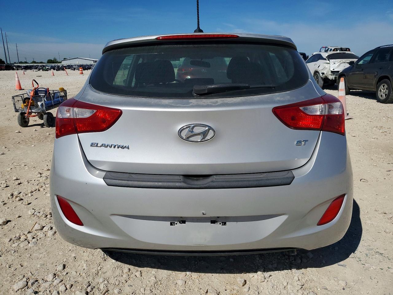 2016 Hyundai Elantra Gt Base - Image 6