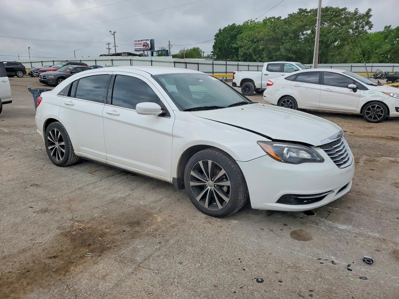 2013 Chrysler 200 Limited - Фото 4