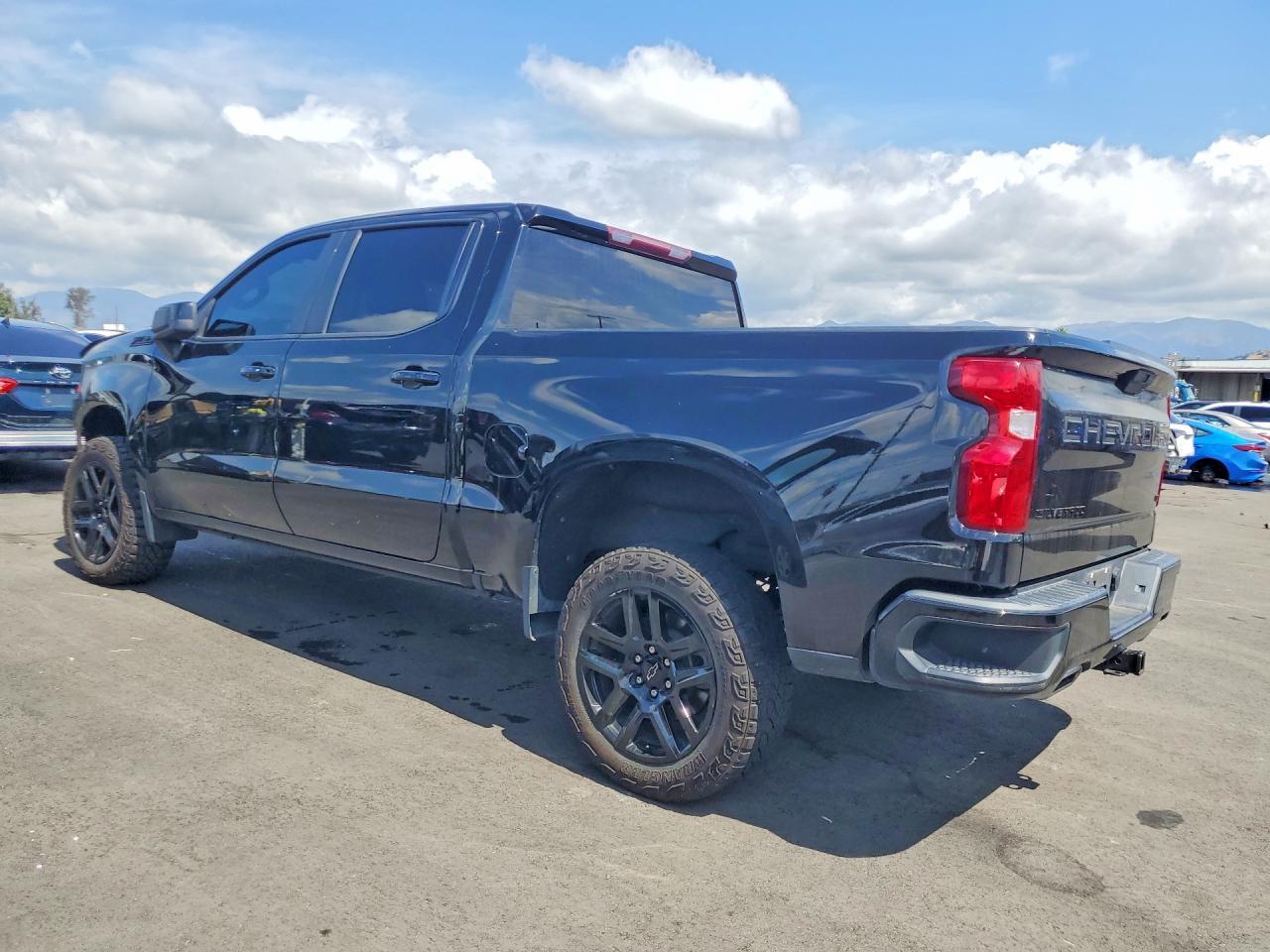 2021 Chevrolet Silverado K1500 Lt Trail Boss - Фото 2