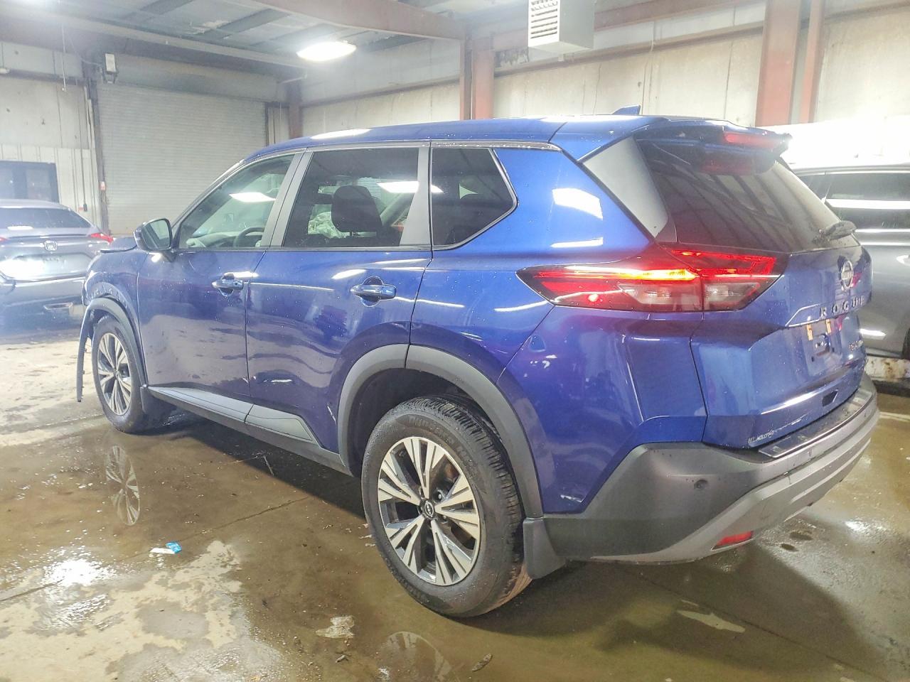 2022 Nissan Rogue Sv - Image 2