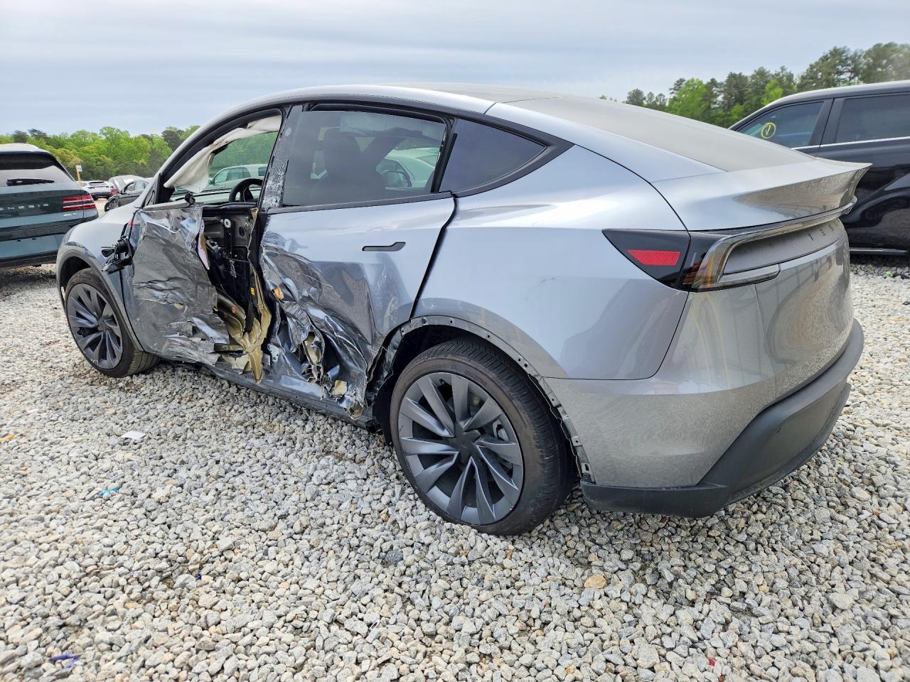 2026 Tesla Model Y - Фото 2