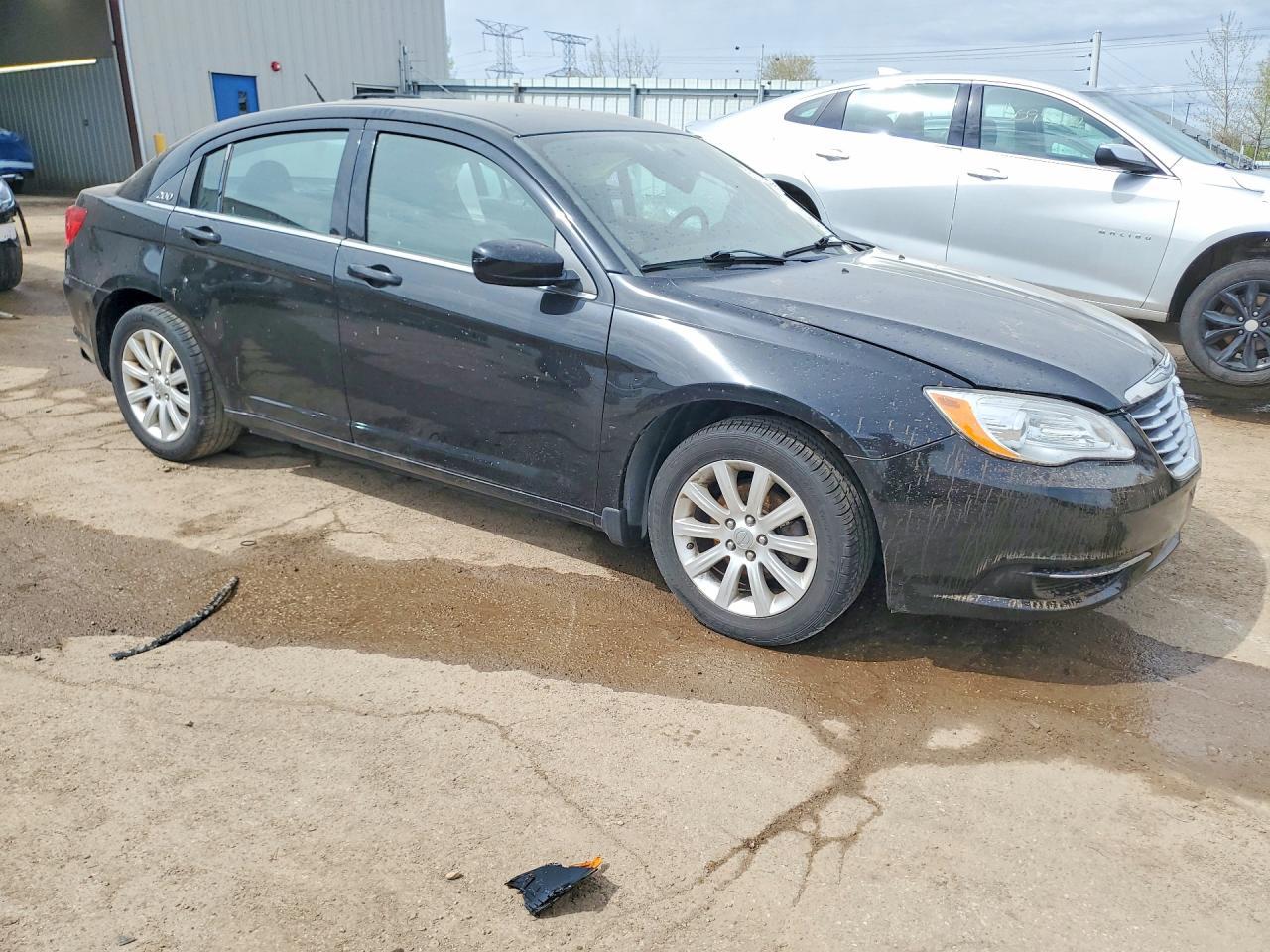 2013 Chrysler 200 Touring - Image 4