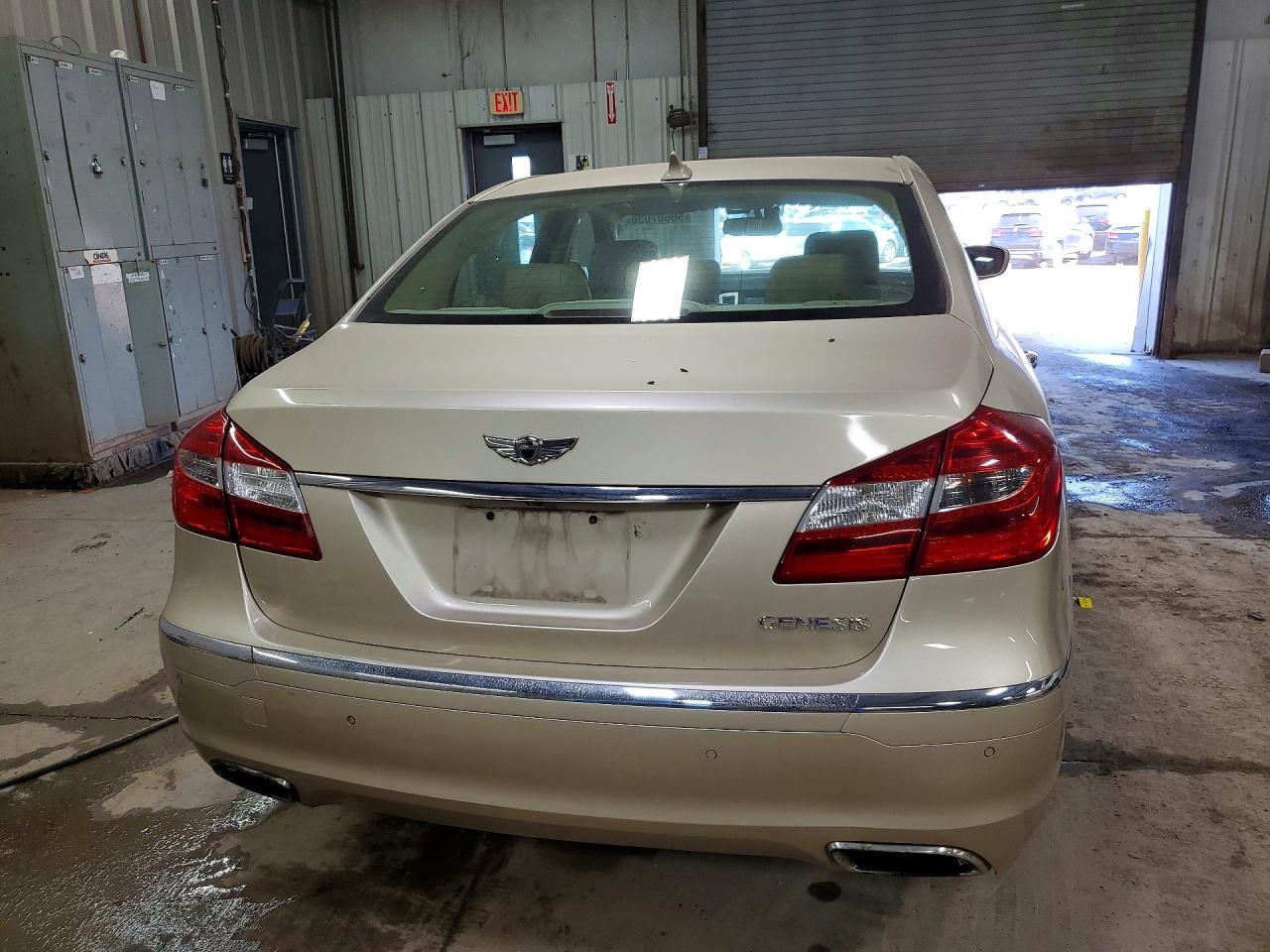 2012 Hyundai Genesis 3.8L - Фото 6
