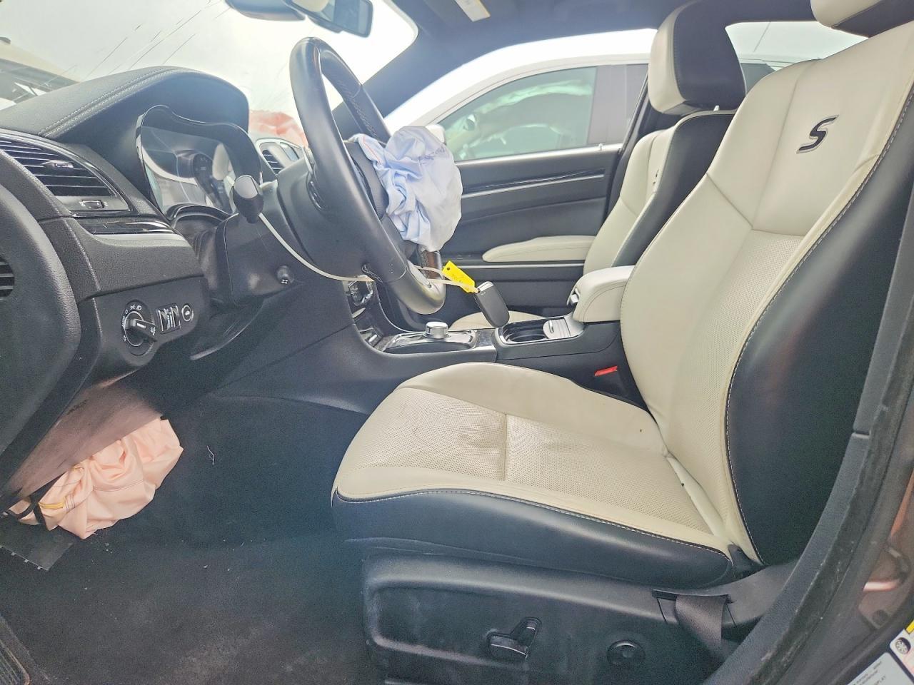 2017 Chrysler 300 S - Image 7