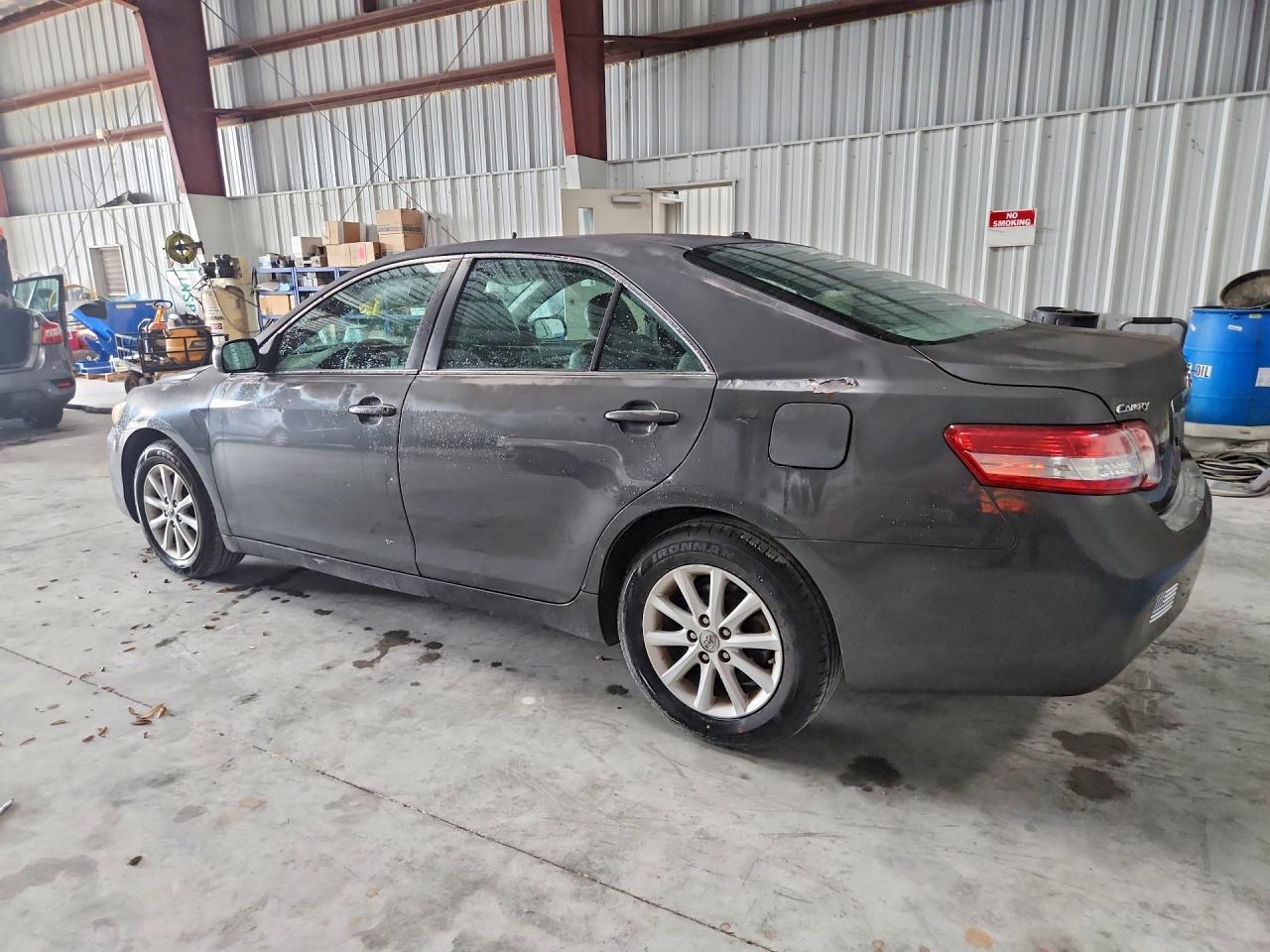 2011 Toyota Camry Xle - Фото 2
