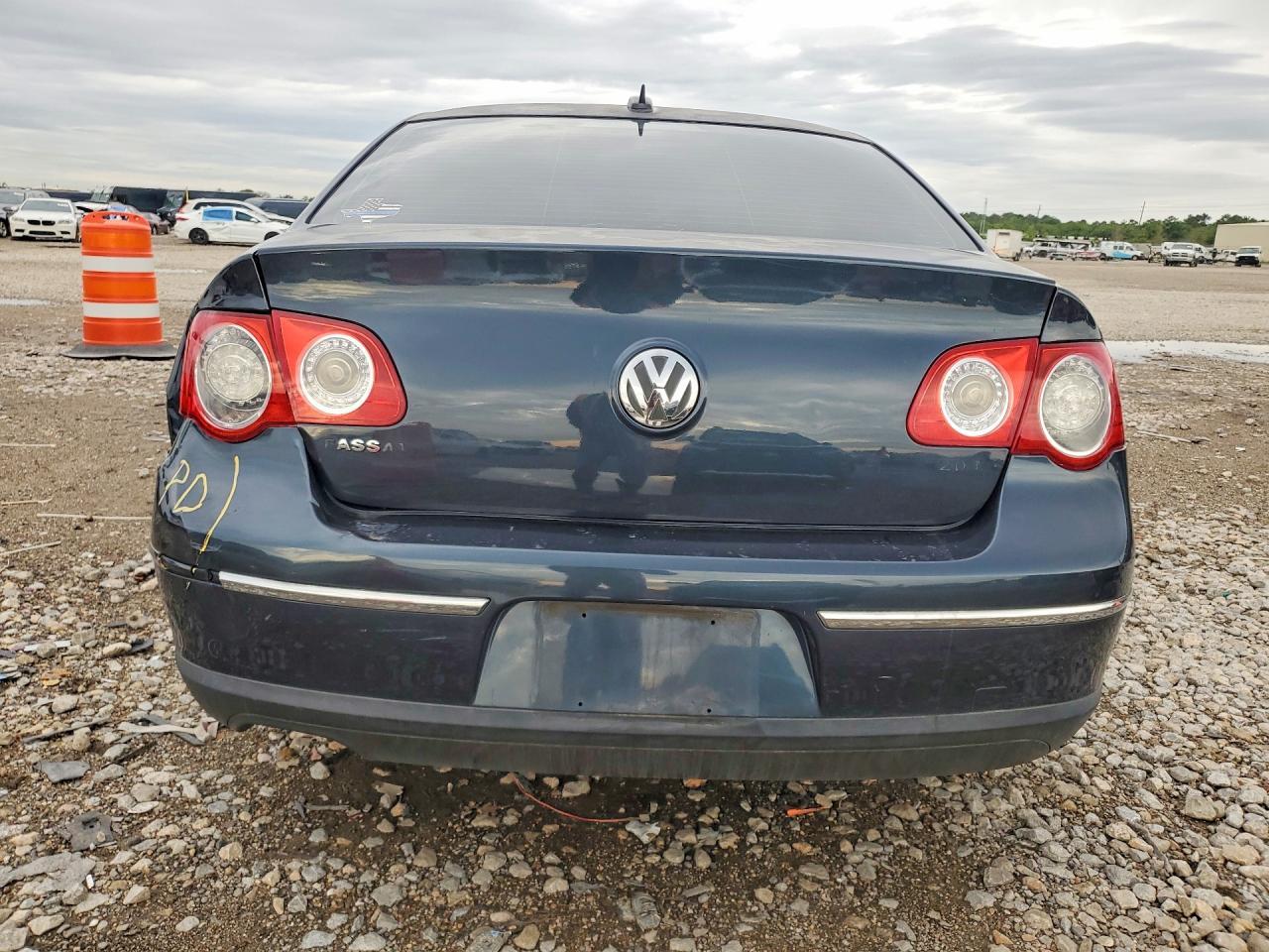 2006 Volkswagen Passat 2.0T Luxury - Image 6