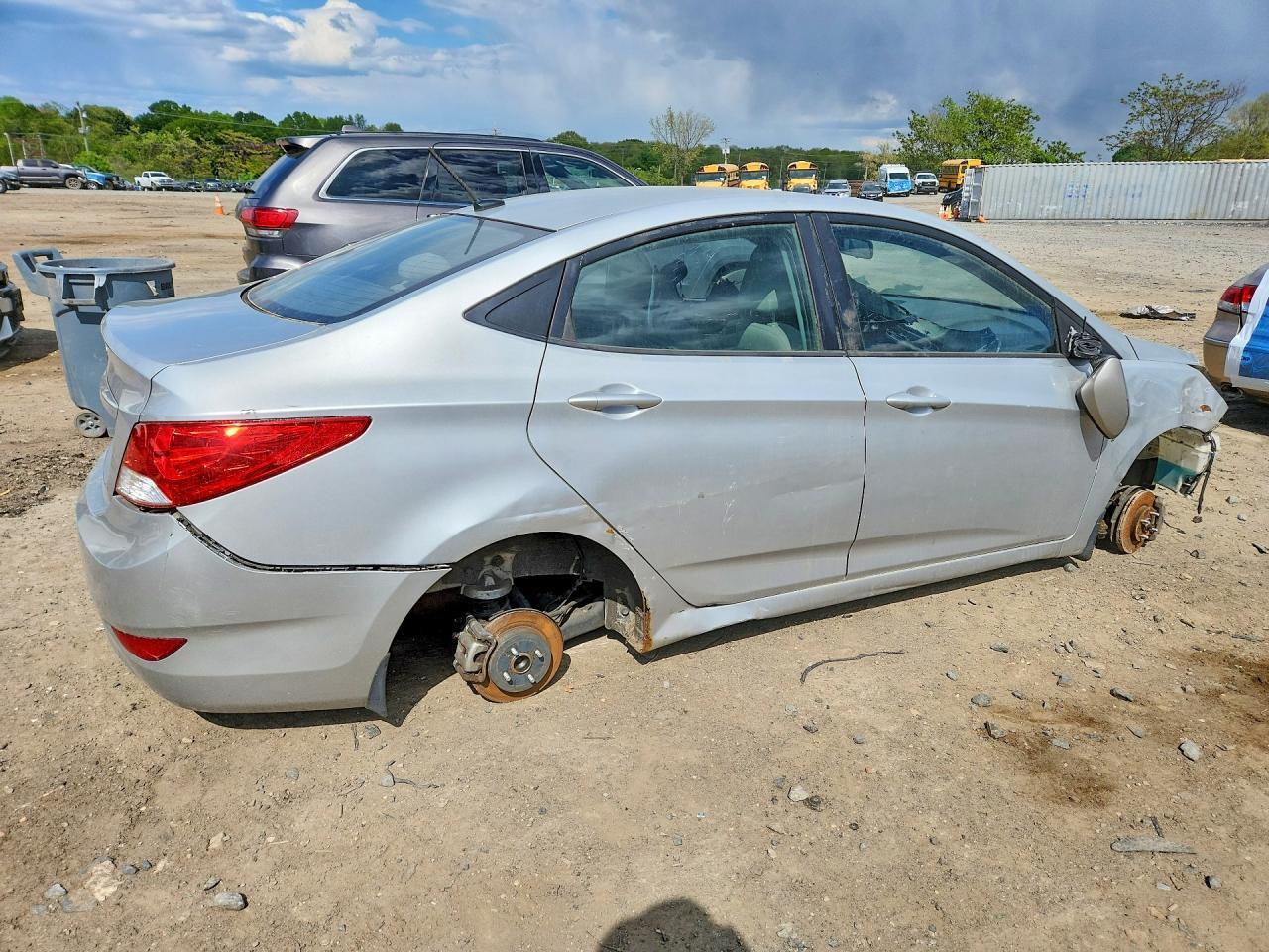 2013 Hyundai Accent Gls - Image 3
