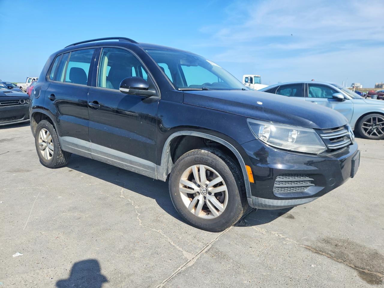 2016 Volkswagen Tiguan S - Фото 4
