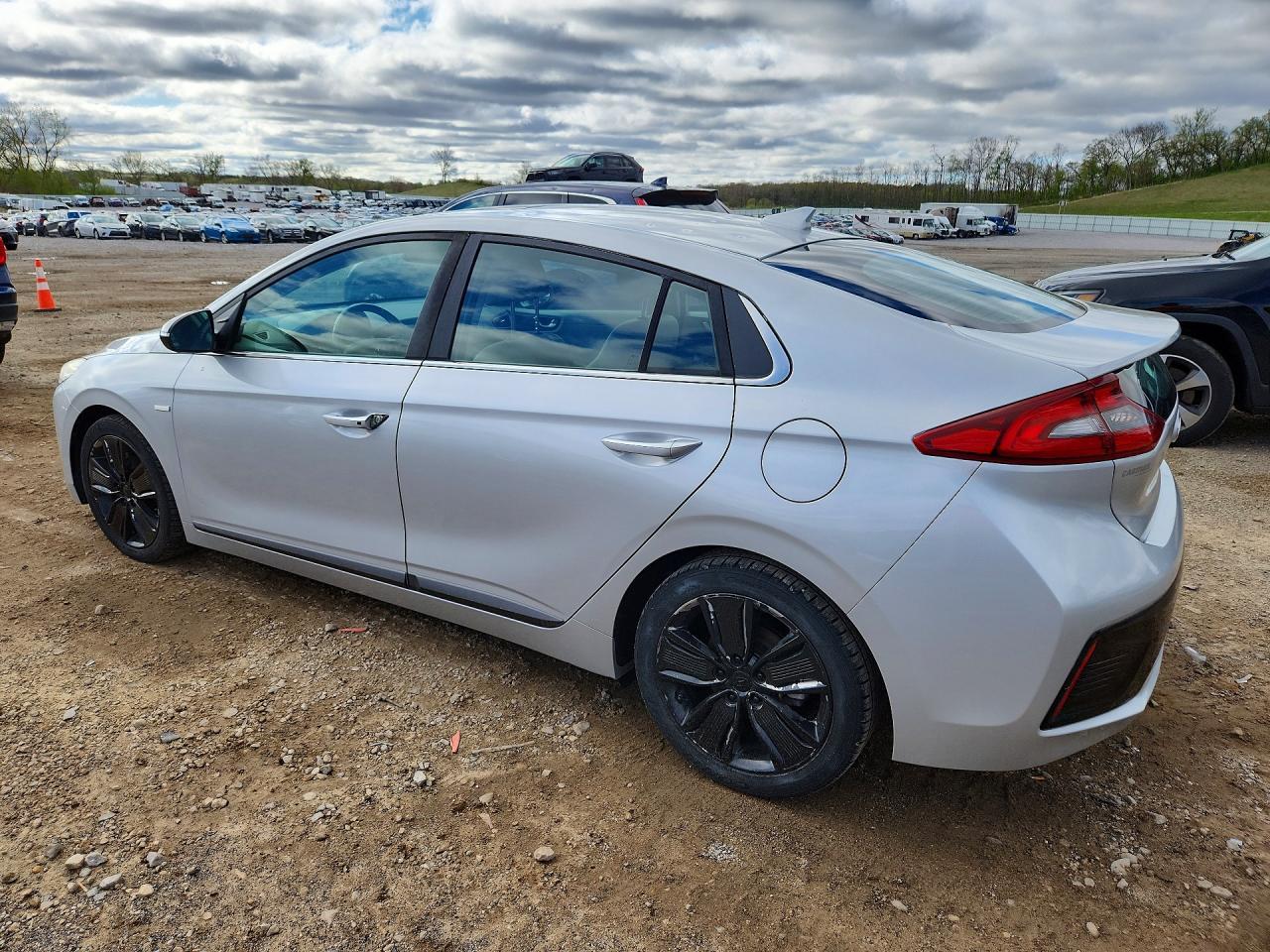 2017 Hyundai Ioniq Limited - Фото 2