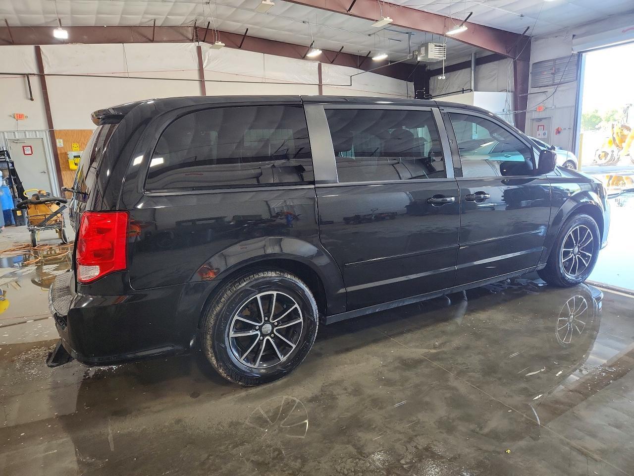 2016 Dodge Grand Caravan R - Фото 3