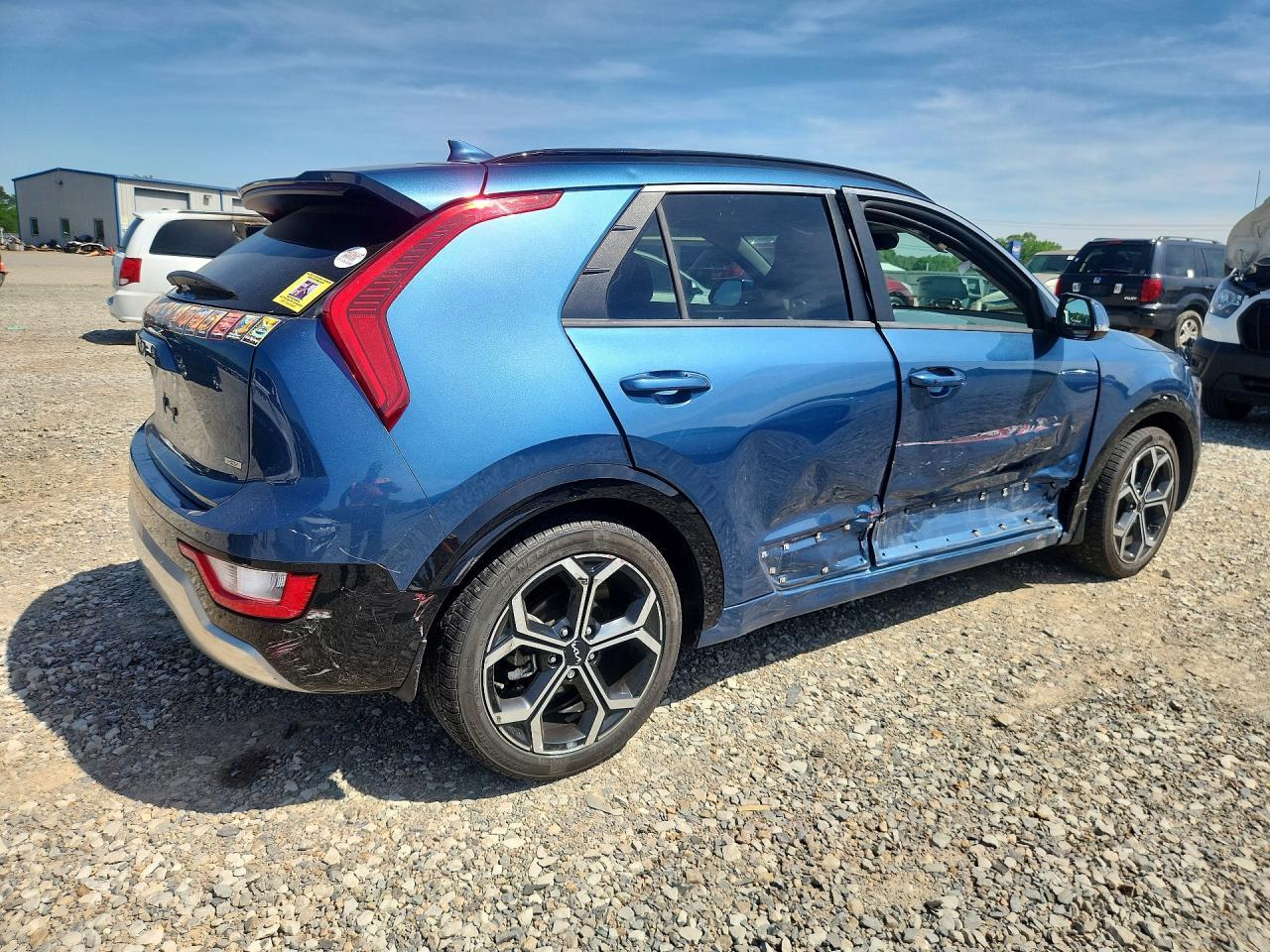 2023 Kia Niro Ex - Image 3