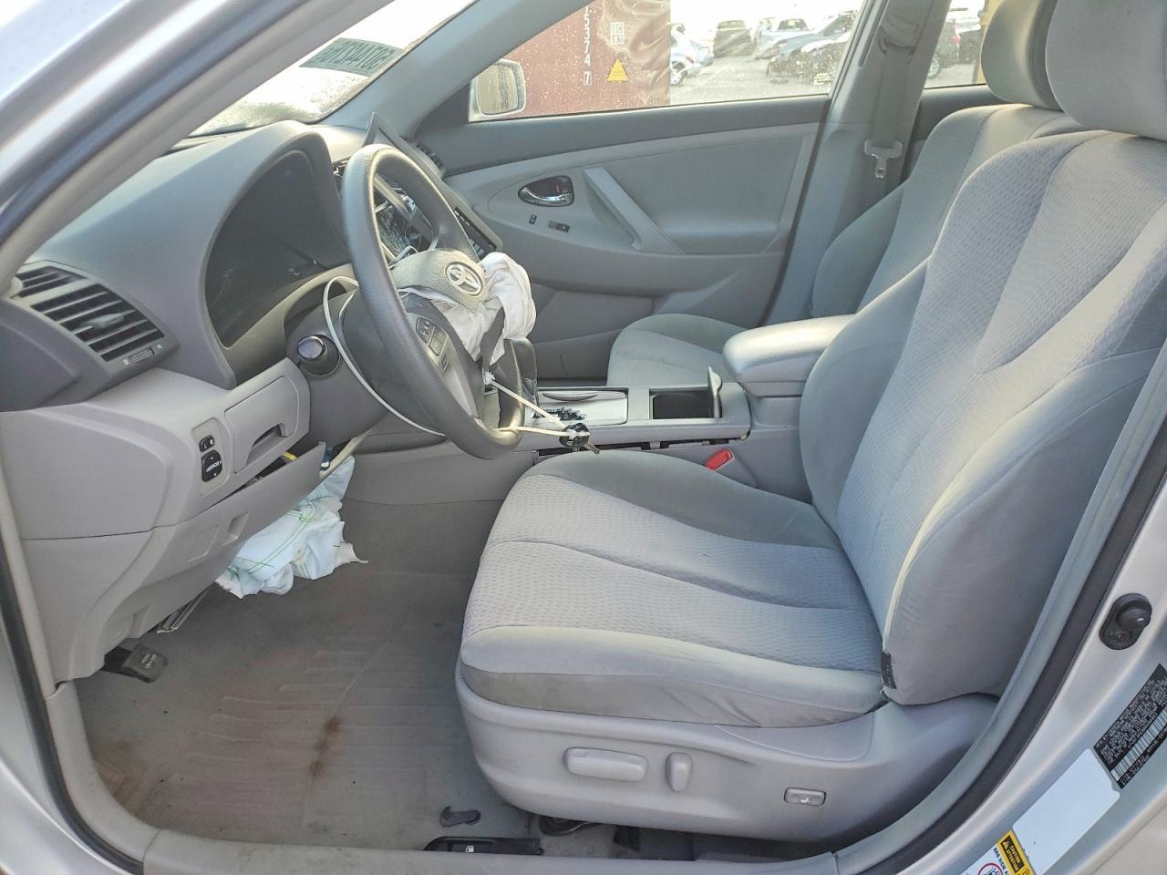 2011 Toyota Camry Le - Image 7